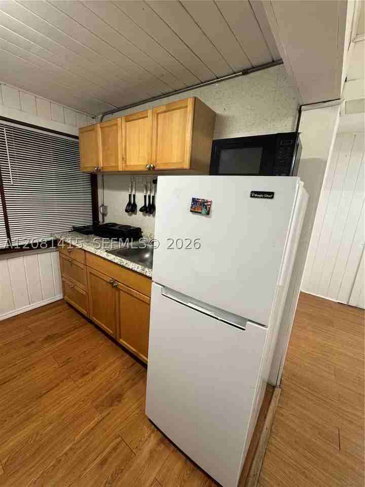 3271 Nw 15th St - Photo 3 of 11