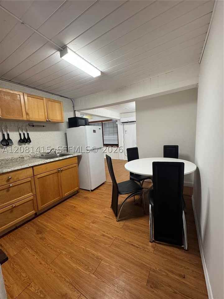 3271 Nw 15th St - Photo 5 of 11