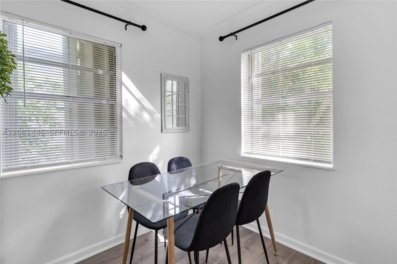 925 Sw 15th Ave - Photo 3 of 11