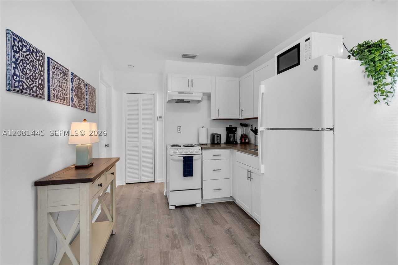 925 Sw 15th Ave - Photo 4 of 11