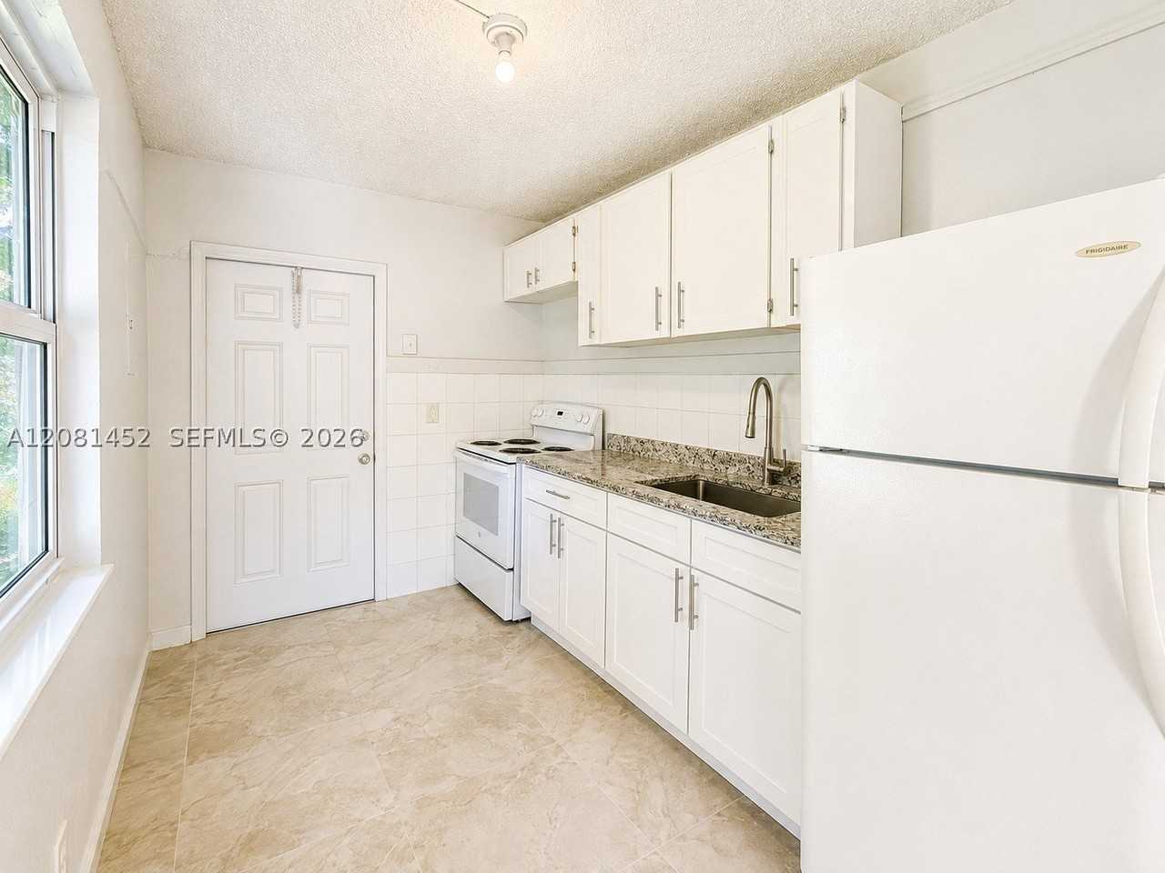 2631 Nw 6th St - Photo 2 of 17