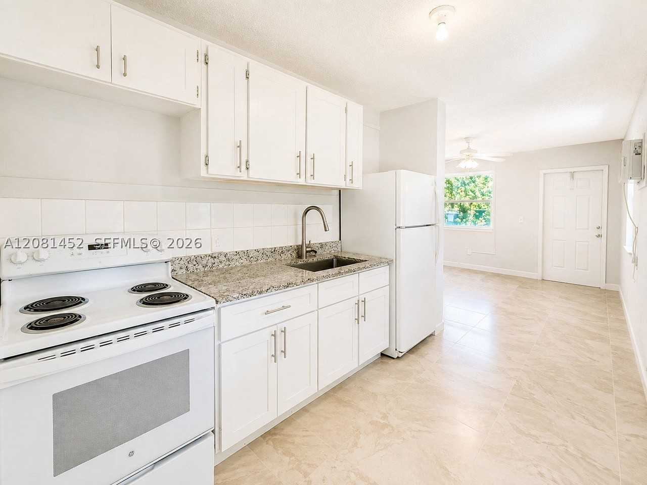 2631 Nw 6th St - Photo 3 of 17