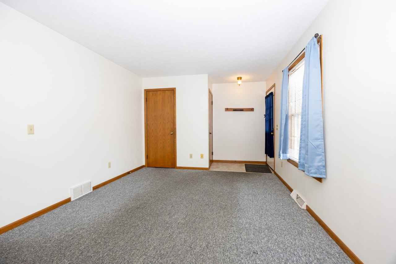 127 E Adams St #B7 - Photo 3 of 17
