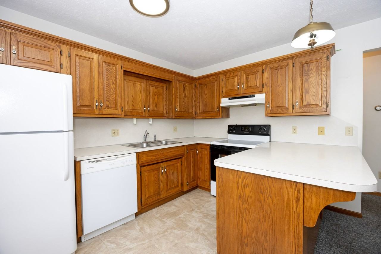 127 E Adams St #B7 - Photo 4 of 17