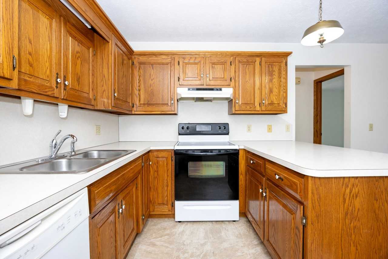 127 E Adams St #B7 - Photo 5 of 17
