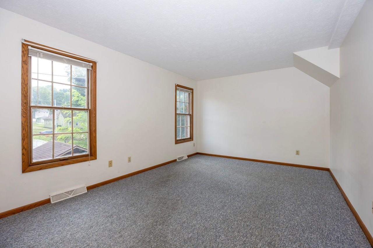 127 E Adams St #B7 - Photo 6 of 17