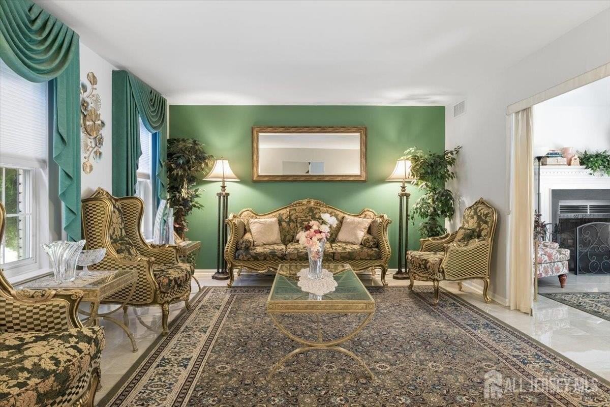 8 Piluso Way - Photo 7 of 43