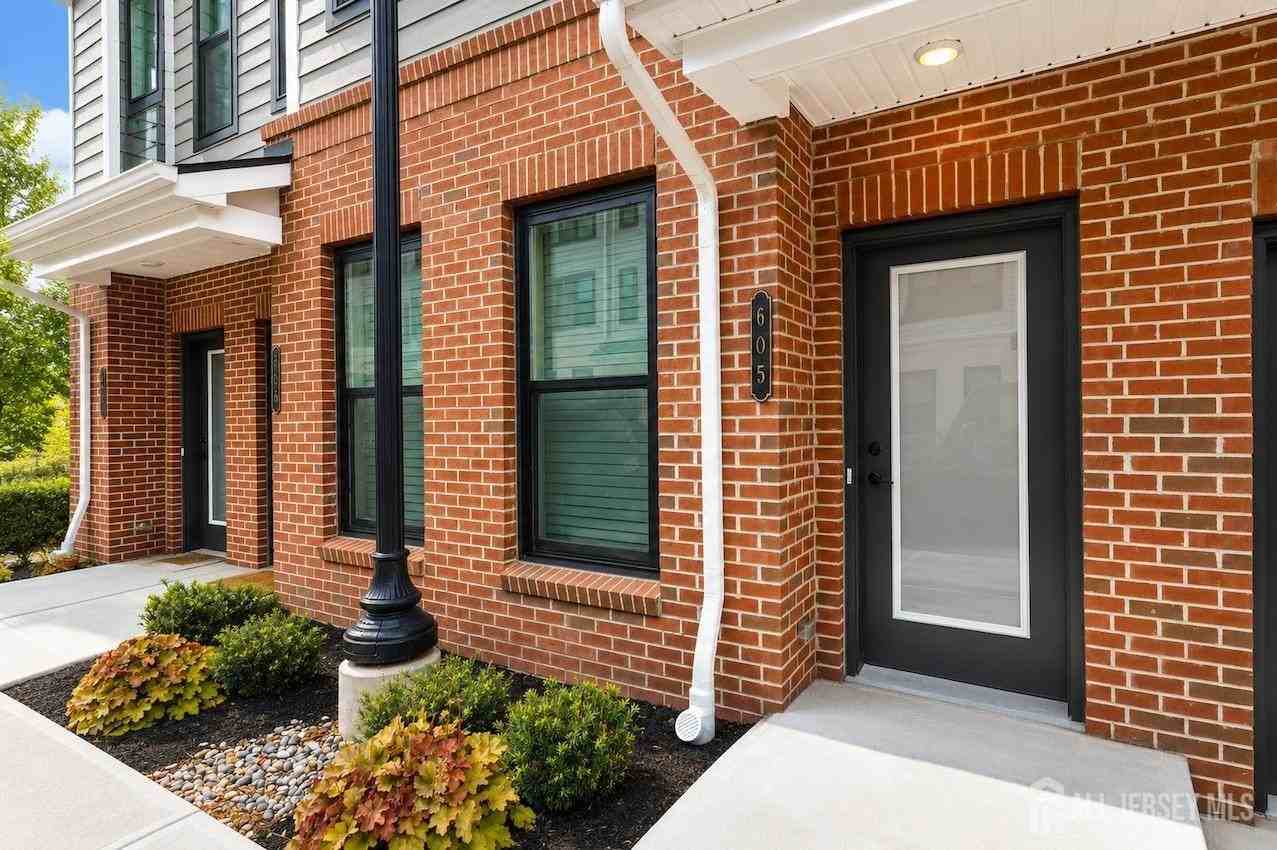 605 Parker Blvd - Photo 3 of 40