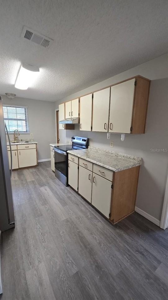 24 Wellside Ln - Photo 5 of 34