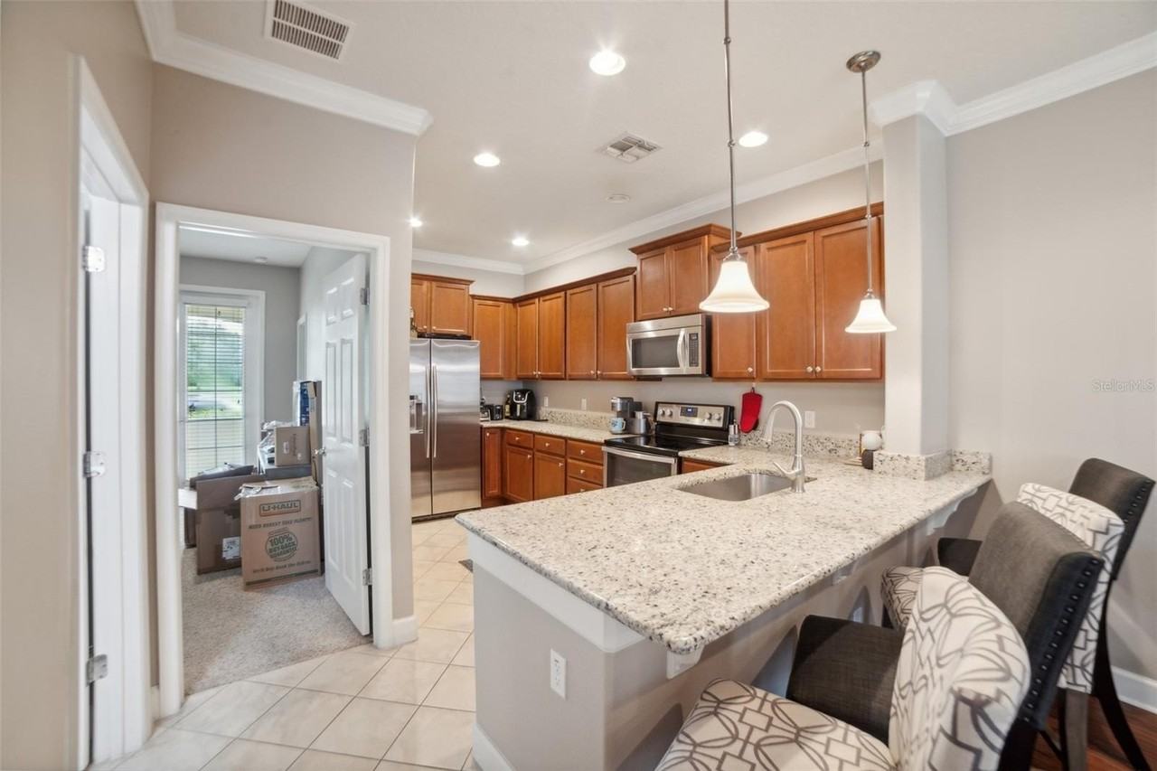 12129 Breda Ln - Photo 3 of 36