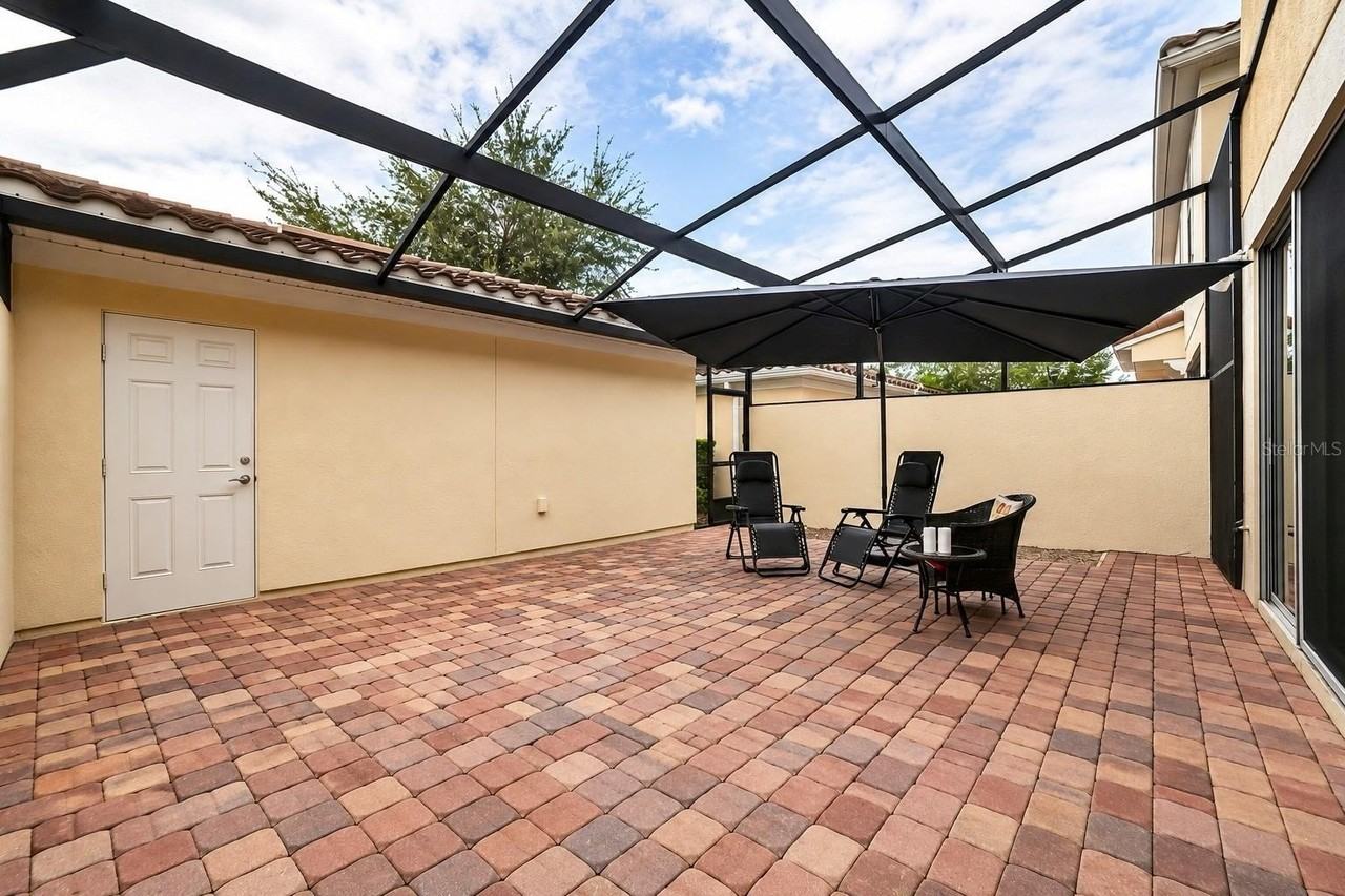 12129 Breda Ln - Photo 4 of 36