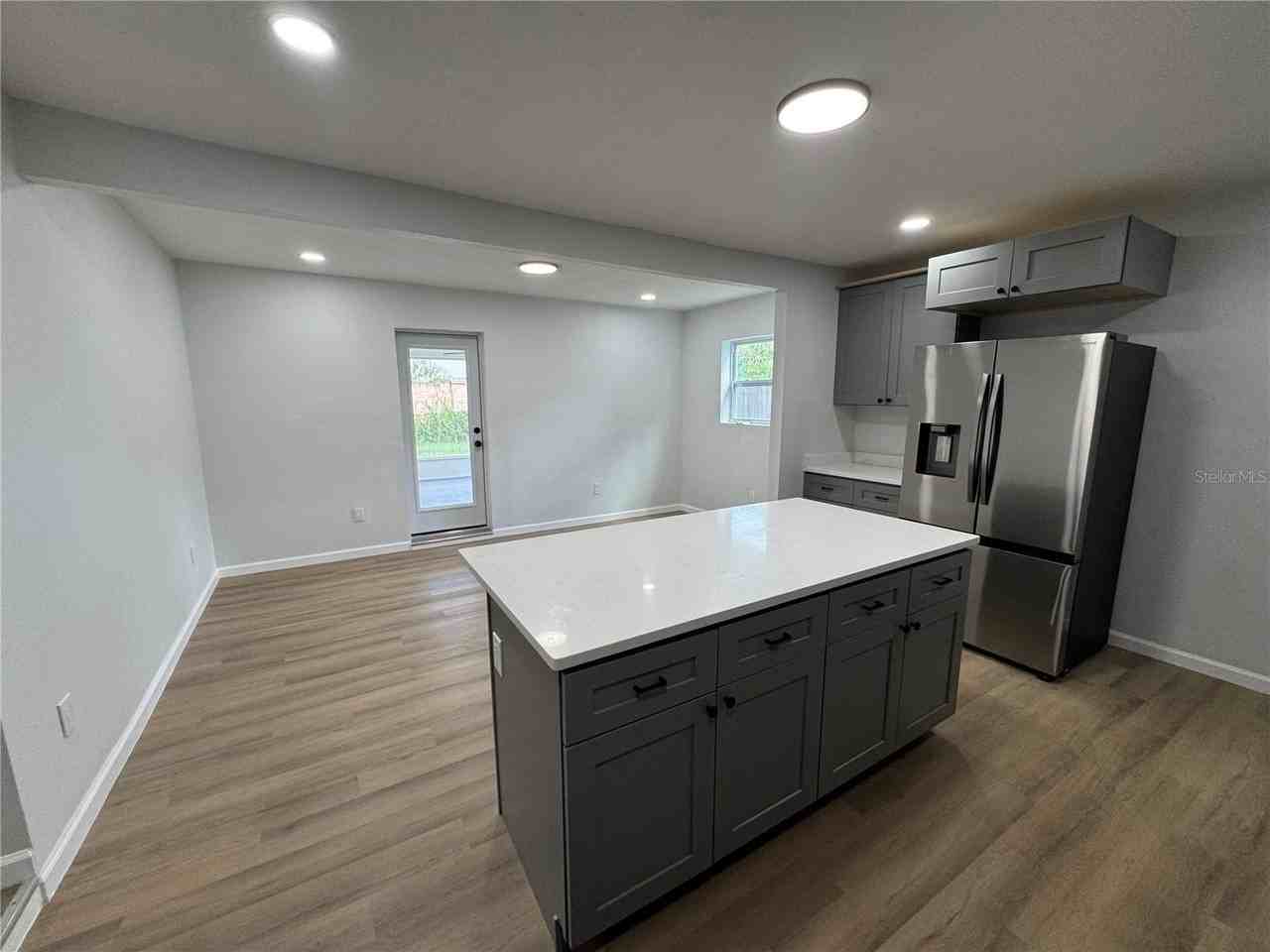 1407 Moselle Ave - Photo 4 of 11