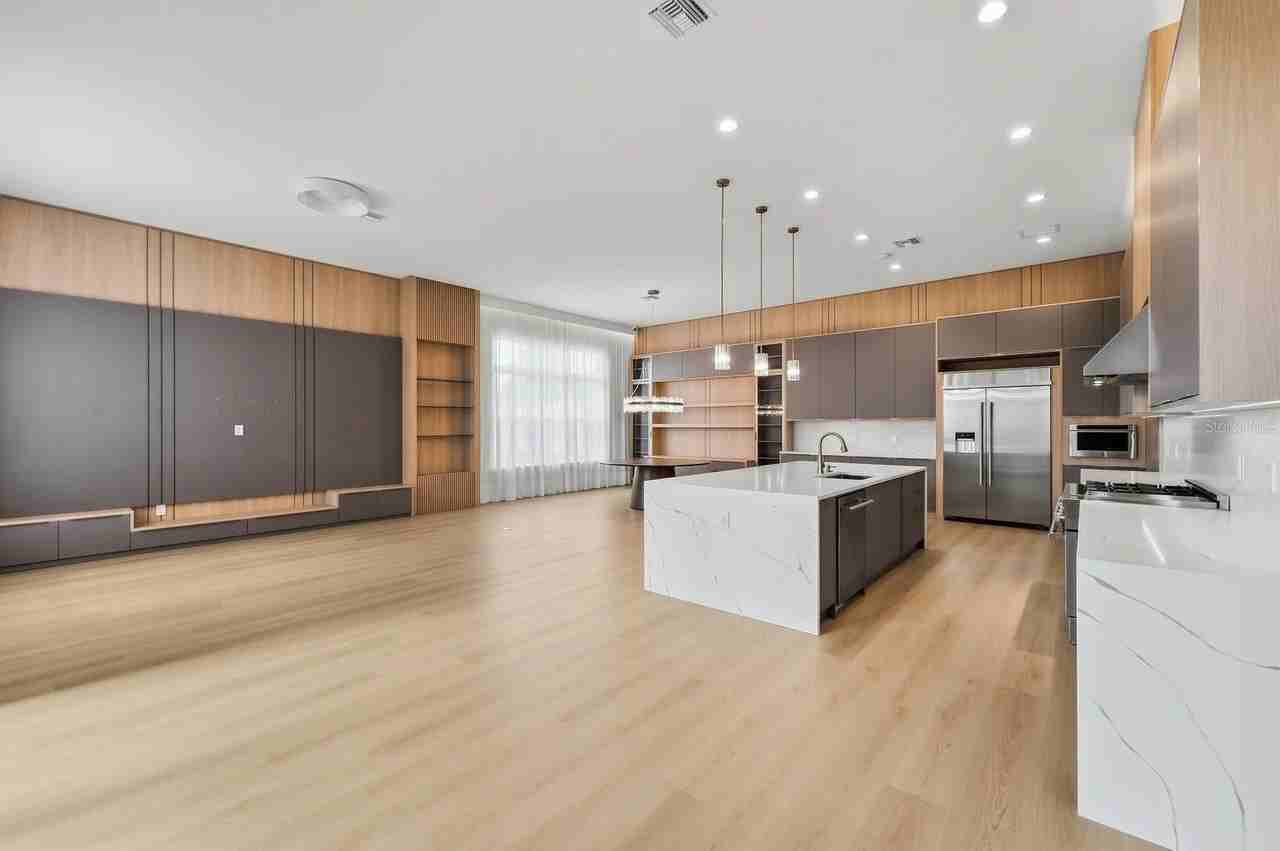16004 Pendio Dr - Photo 7 of 40