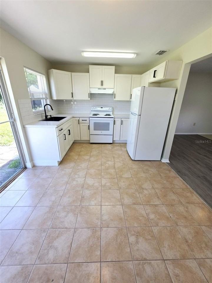 310 Vaniman Ave - Photo 7 of 23