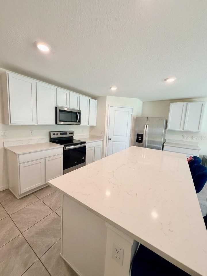 13102 Sw 31st Avenue Rd - Photo 4 of 21