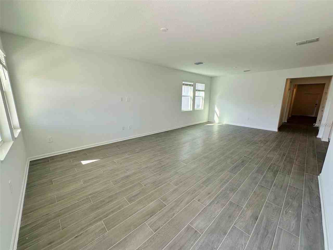 2665 Armstrong Ave - Photo 2 of 21