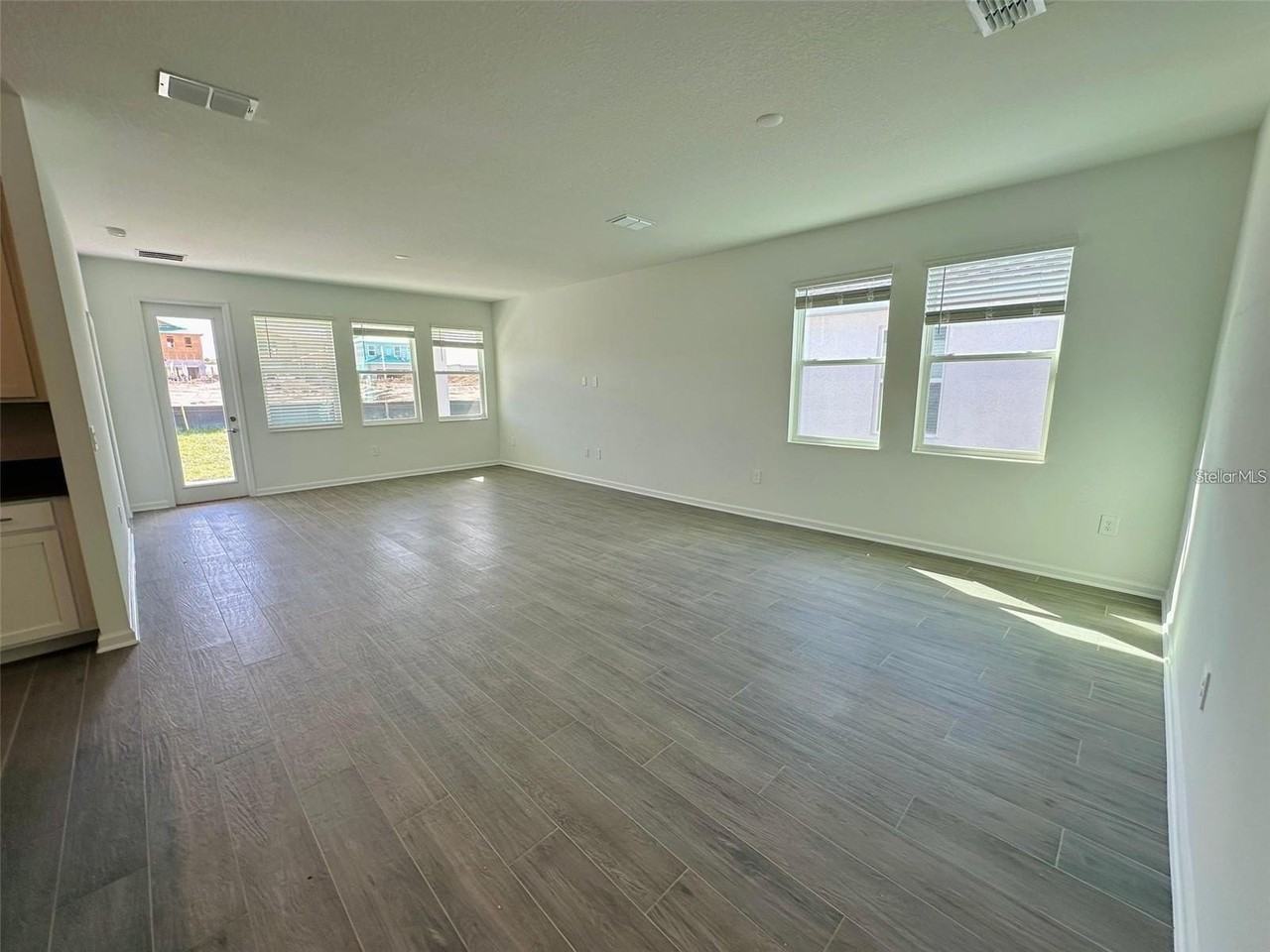 2665 Armstrong Ave - Photo 4 of 21