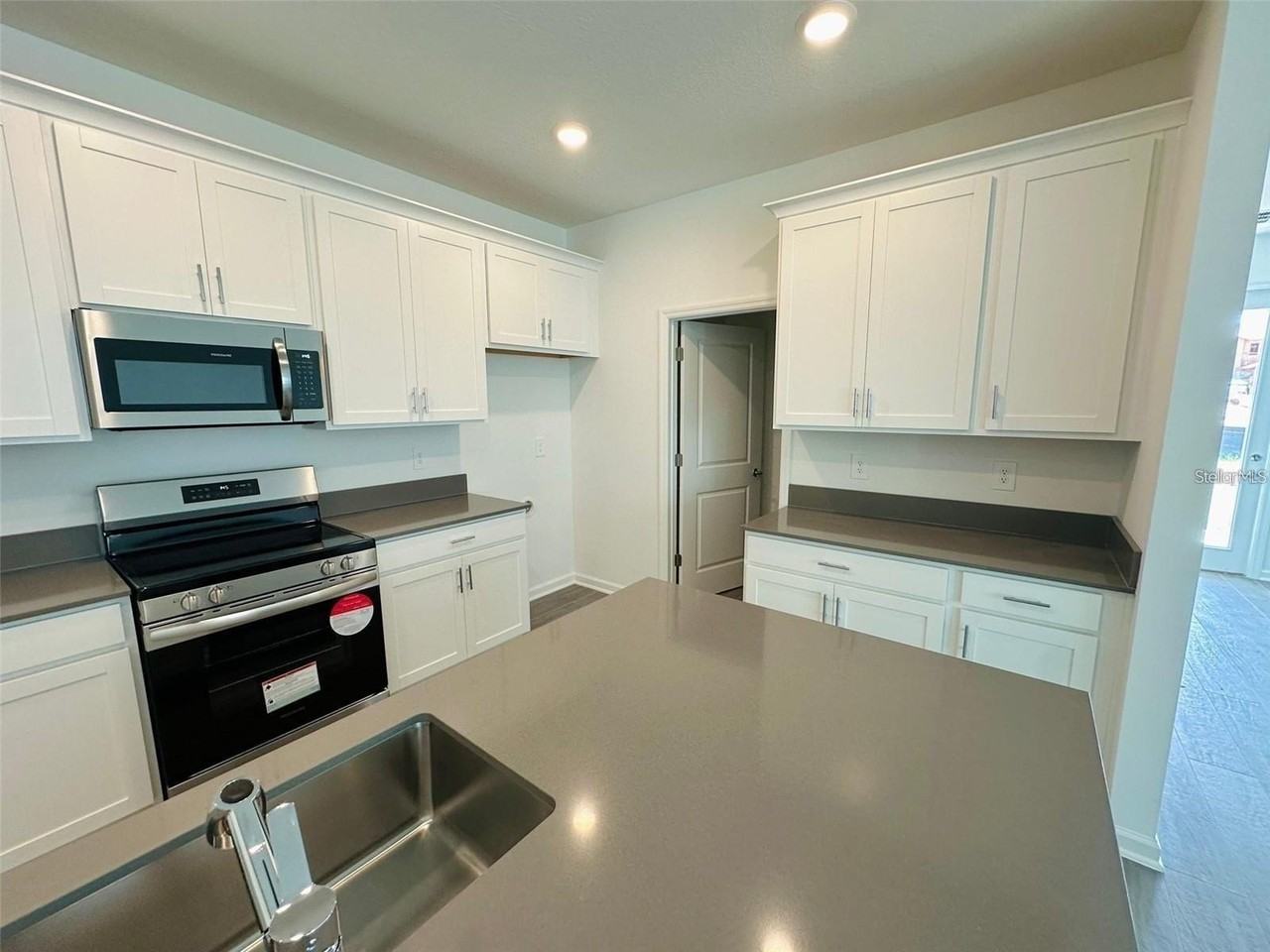 2665 Armstrong Ave - Photo 7 of 21