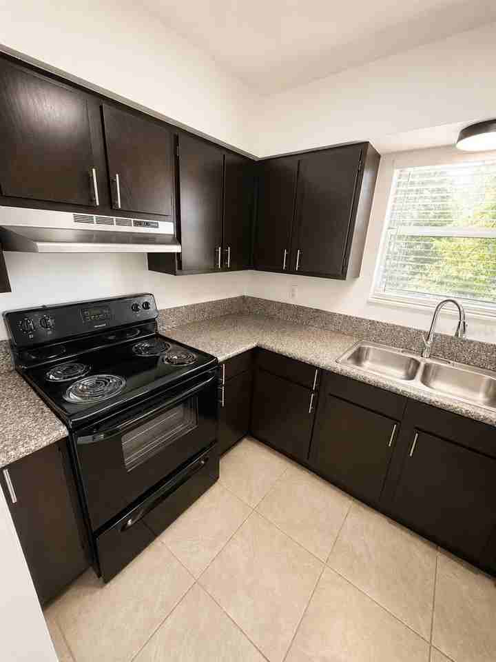 1183 Bentley Rd #4 - Photo 5 of 10