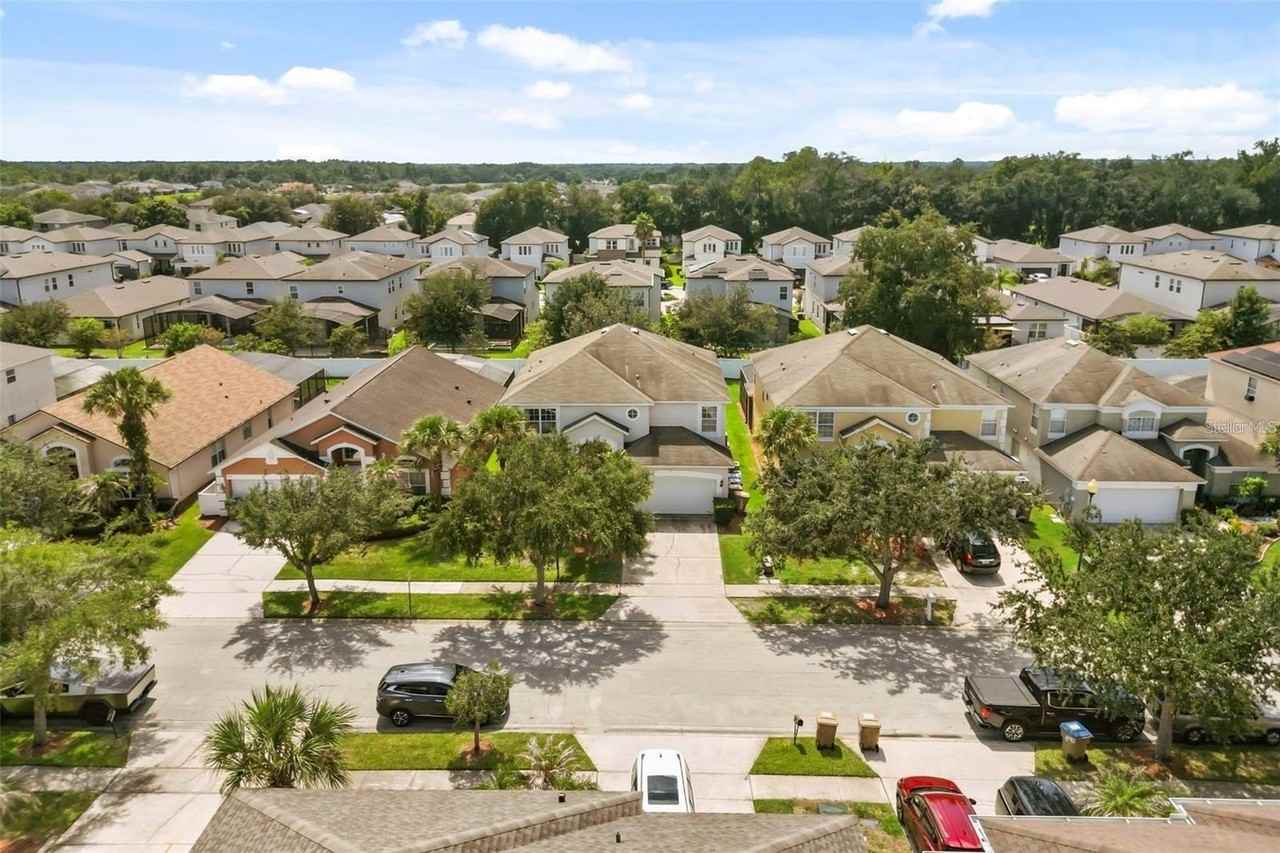 1265 Seasons Blvd - Photo 3 of 46