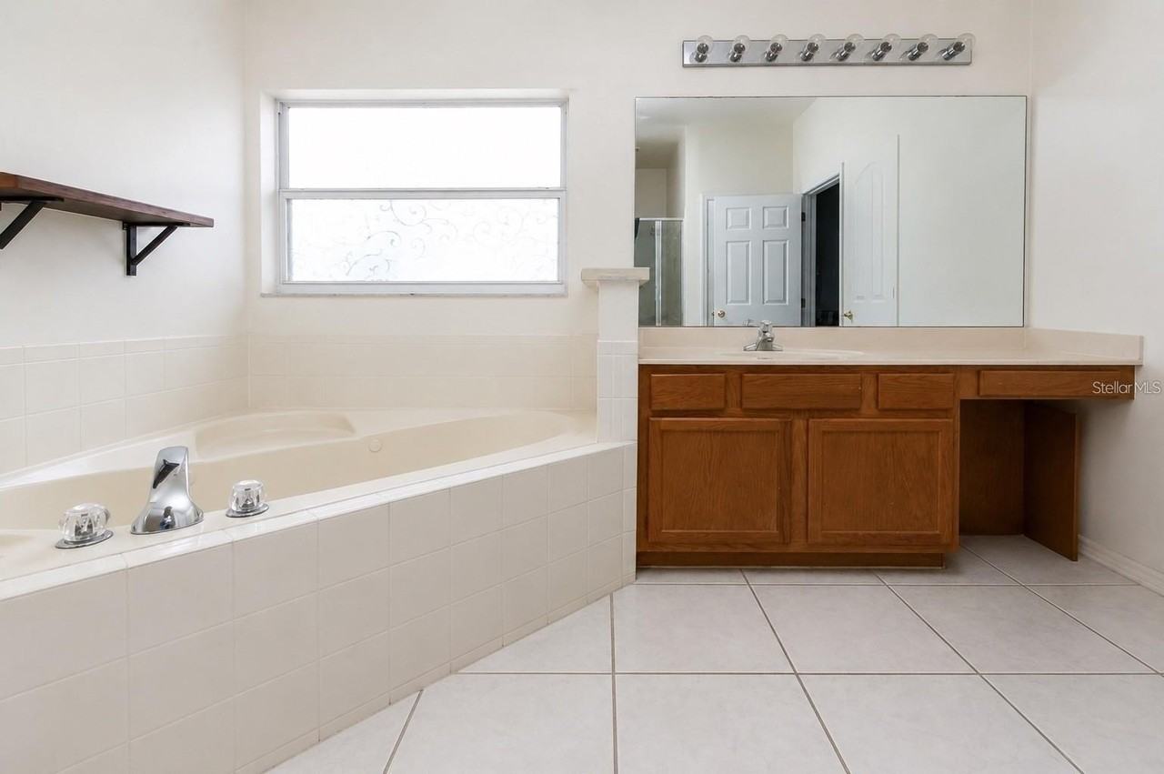 2711 Patrician Cir - Photo 5 of 15
