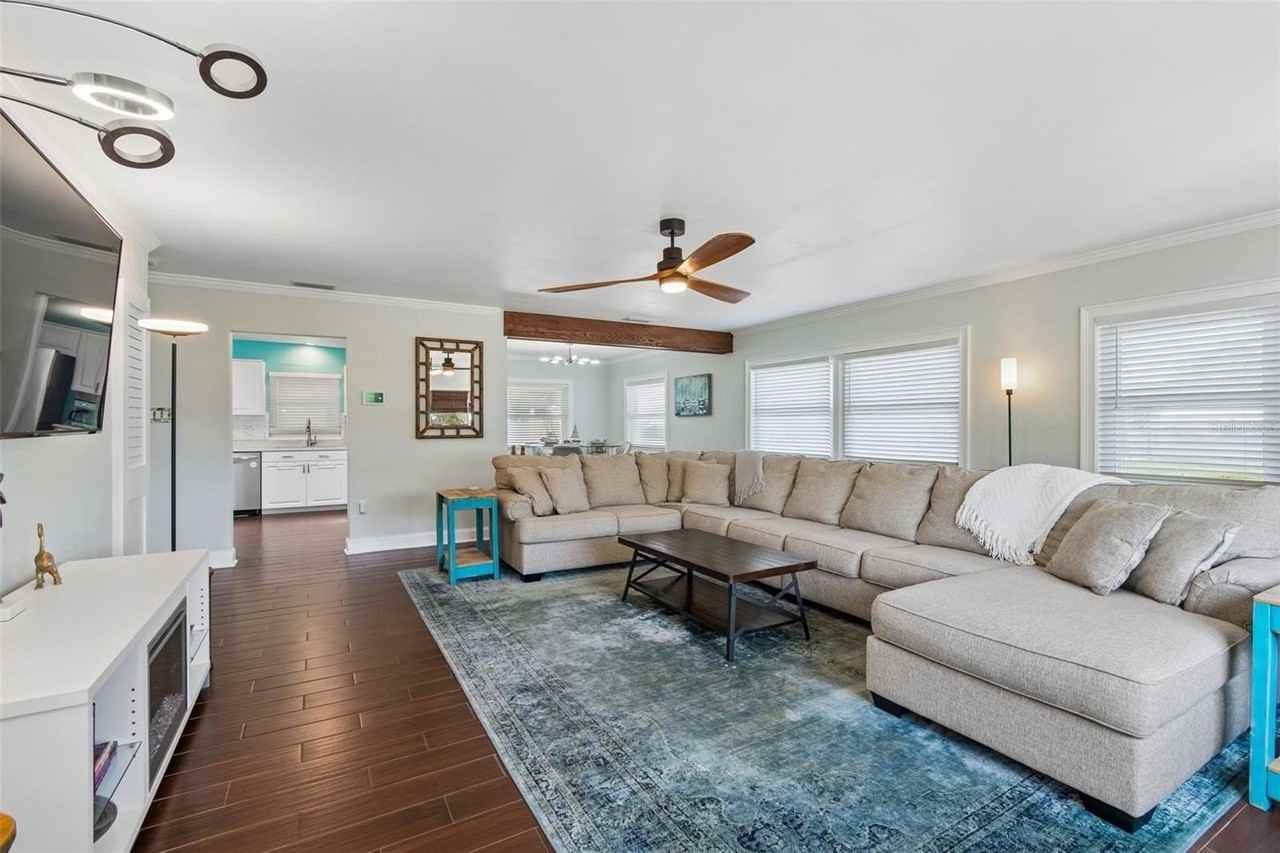 604 7th Ave Sw - Photo 6 of 26