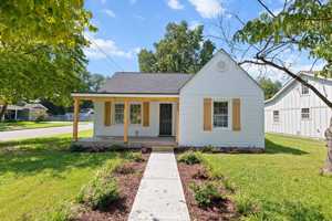 featured image of 212 E Oak St #1
