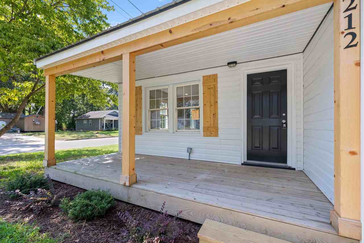 212 E Oak St #1 - Photo 6 of 44