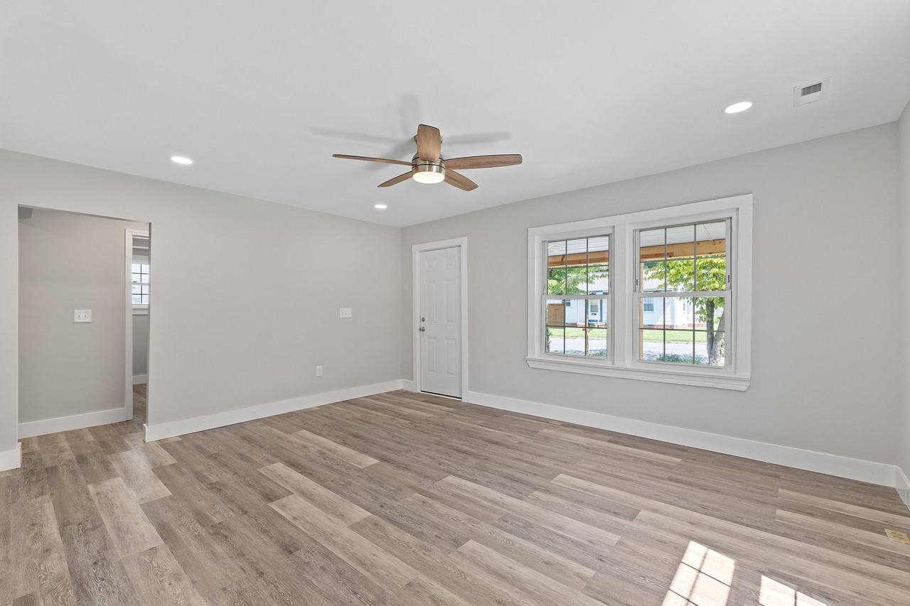 212 E Oak St #1 - Photo 7 of 44