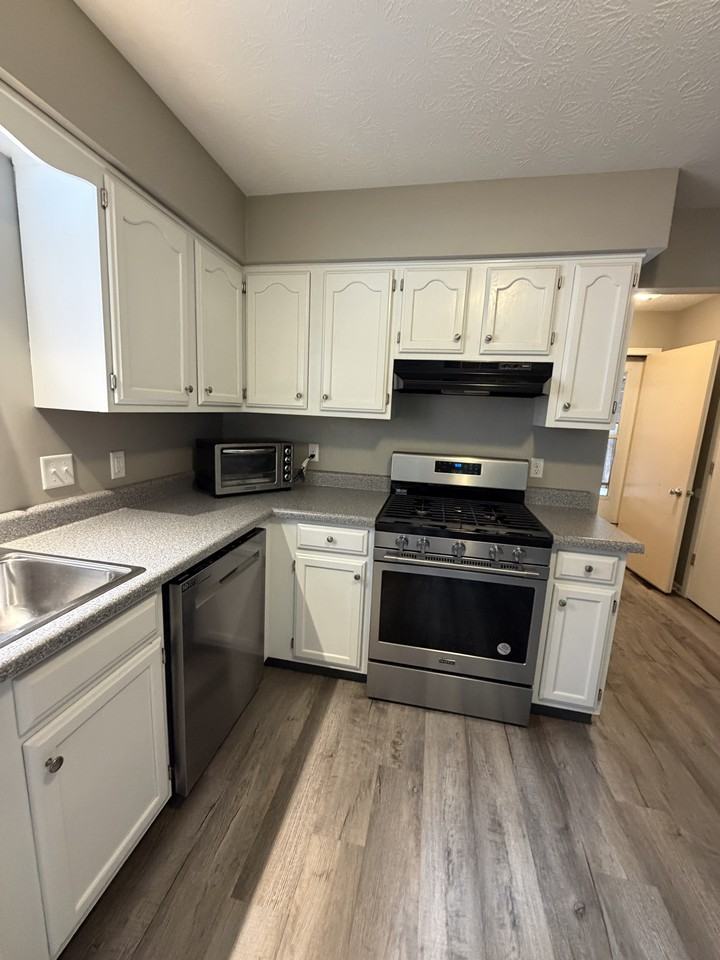 453 Auburn St #1 - Photo 6 of 30