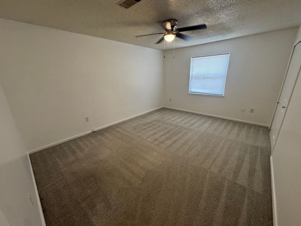 8304 Woodview Dr E - Photo 5 of 12