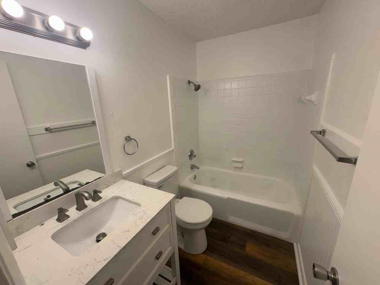 8304 Woodview Dr E - Photo 7 of 12
