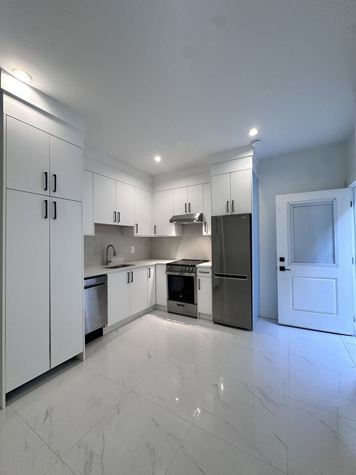 7605 16th Avenue - Photo 3 of 9