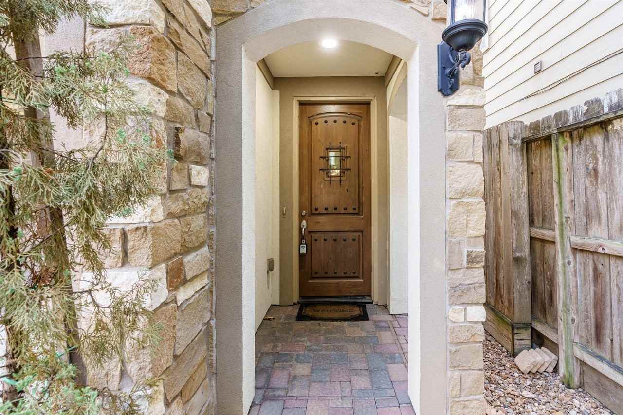 1518 Birdsall St #A - Photo 3 of 22