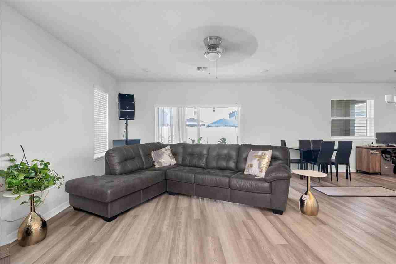 12371 Terrace Bluff St - Photo 6 of 42