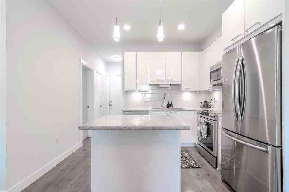 20696 Eastleigh Crescent #403