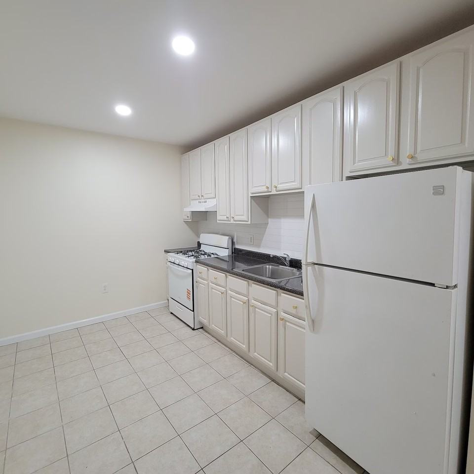 228 Orchard Street #1R - Photo 7 of 12