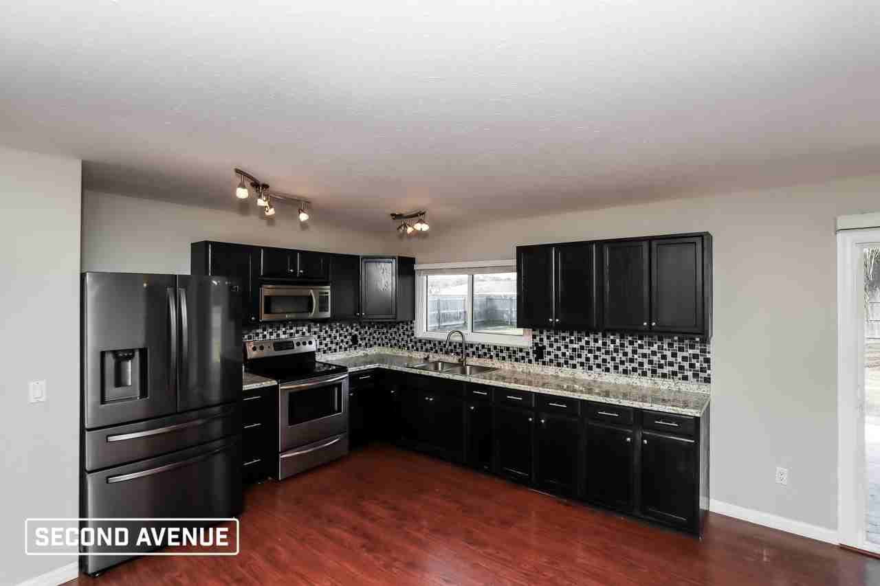 1581 Neosho St Ne - Photo 4 of 16