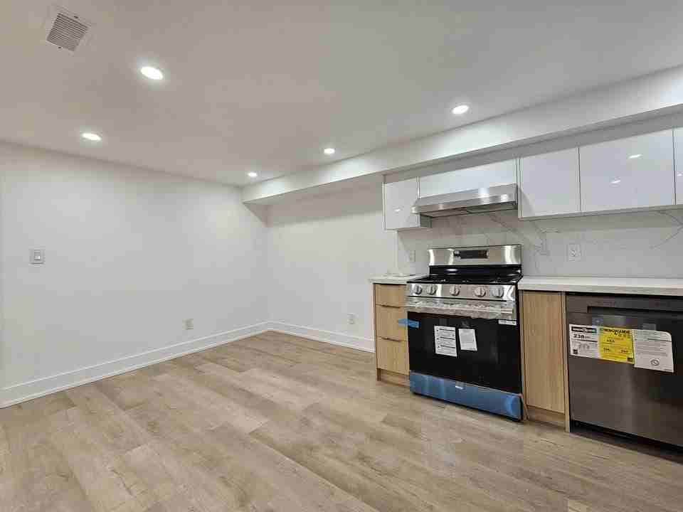 135 Bellwoods Avenue - Photo 3 of 12