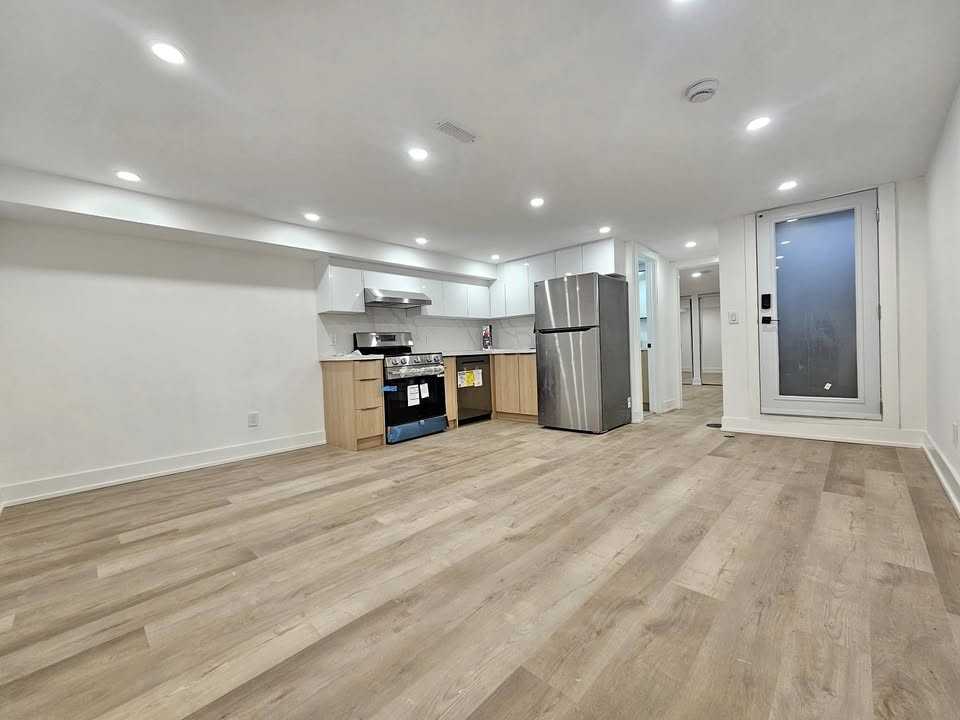 135 Bellwoods Avenue - Photo 5 of 12