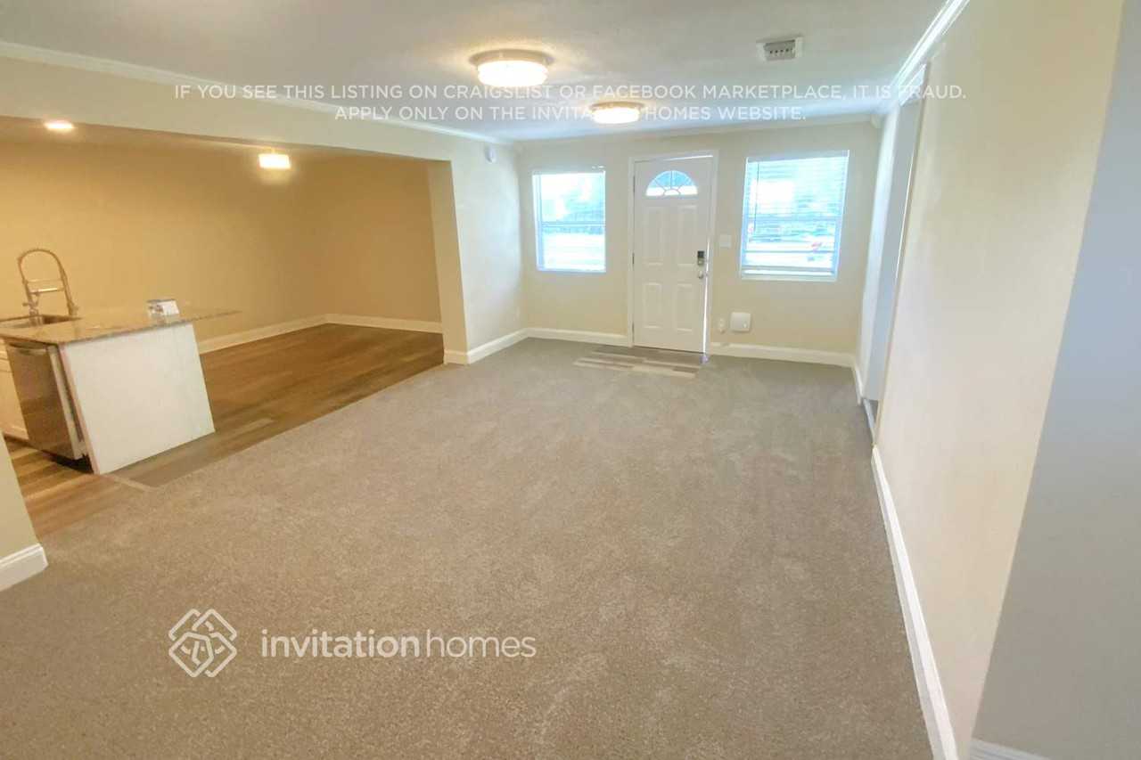 4595 Colonial Ave - Photo 4 of 20