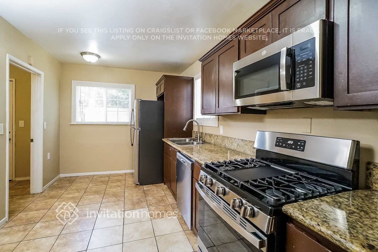 14249 Hoyt St - Photo 7 of 17