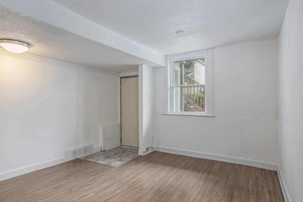 91-93 Melrose Ave - Photo 4 of 7