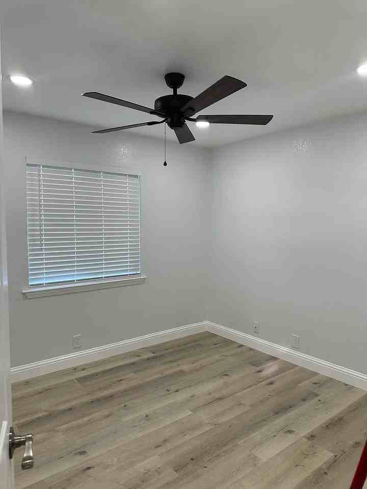 1350 Warburton Ave - Photo 5 of 11