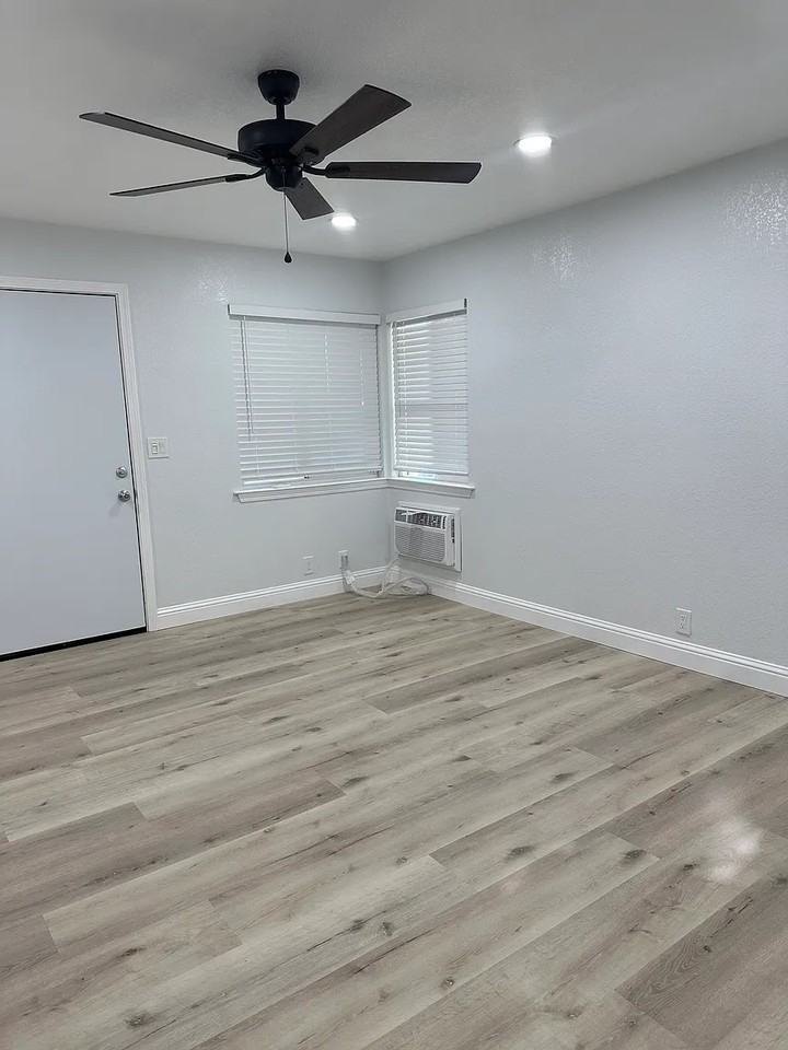 1350 Warburton Ave - Photo 7 of 11