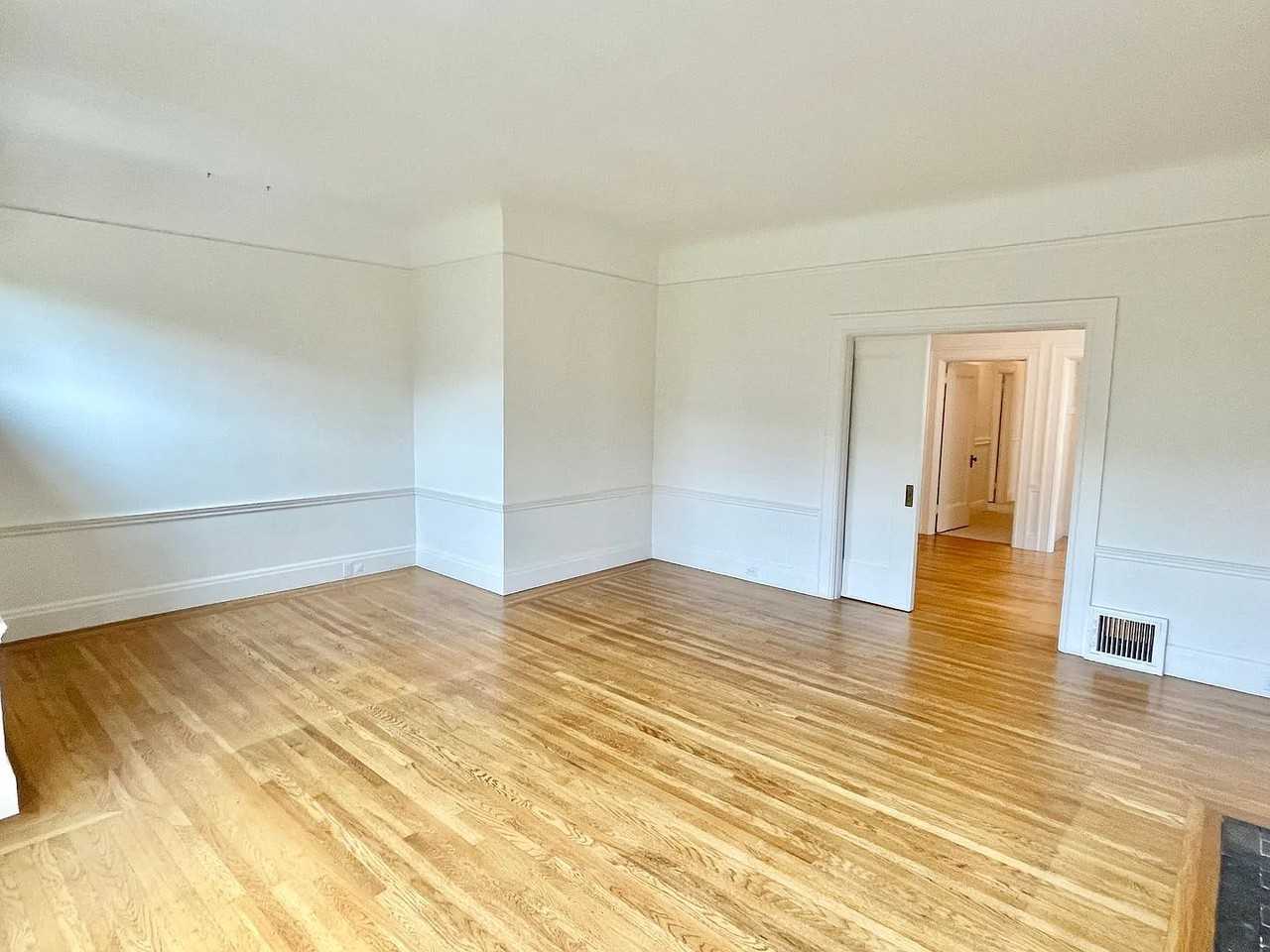 2654 Union St - Photo 4 of 21