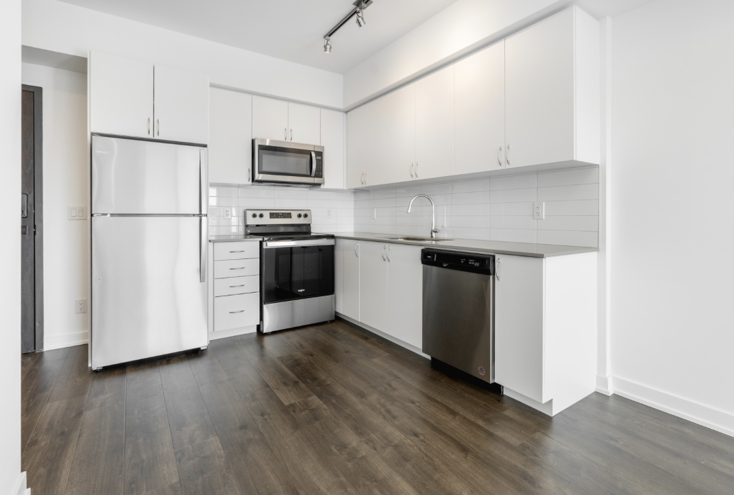 56 Lakeside Ter, Barrie, ON L4M 0L4, Canada - Photo 6 of 19