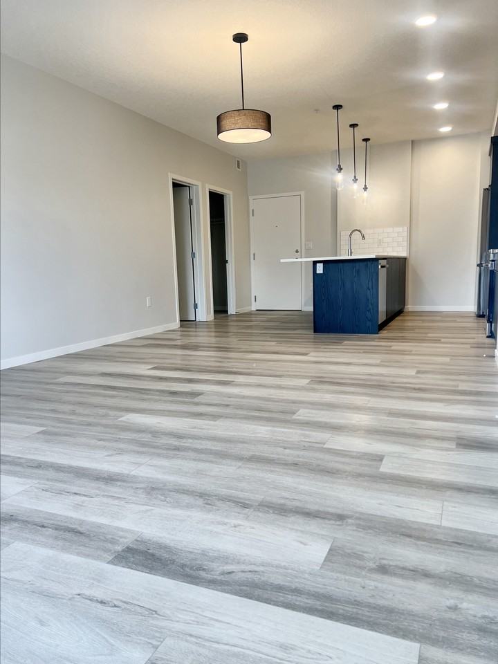 Riverstone Manor - Photo 2 of 15