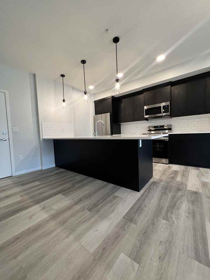 Riverstone Manor - Photo 4 of 15