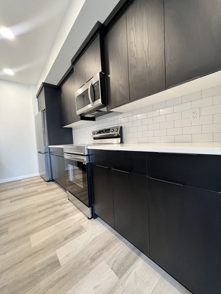 Riverstone Manor - Photo 5 of 15